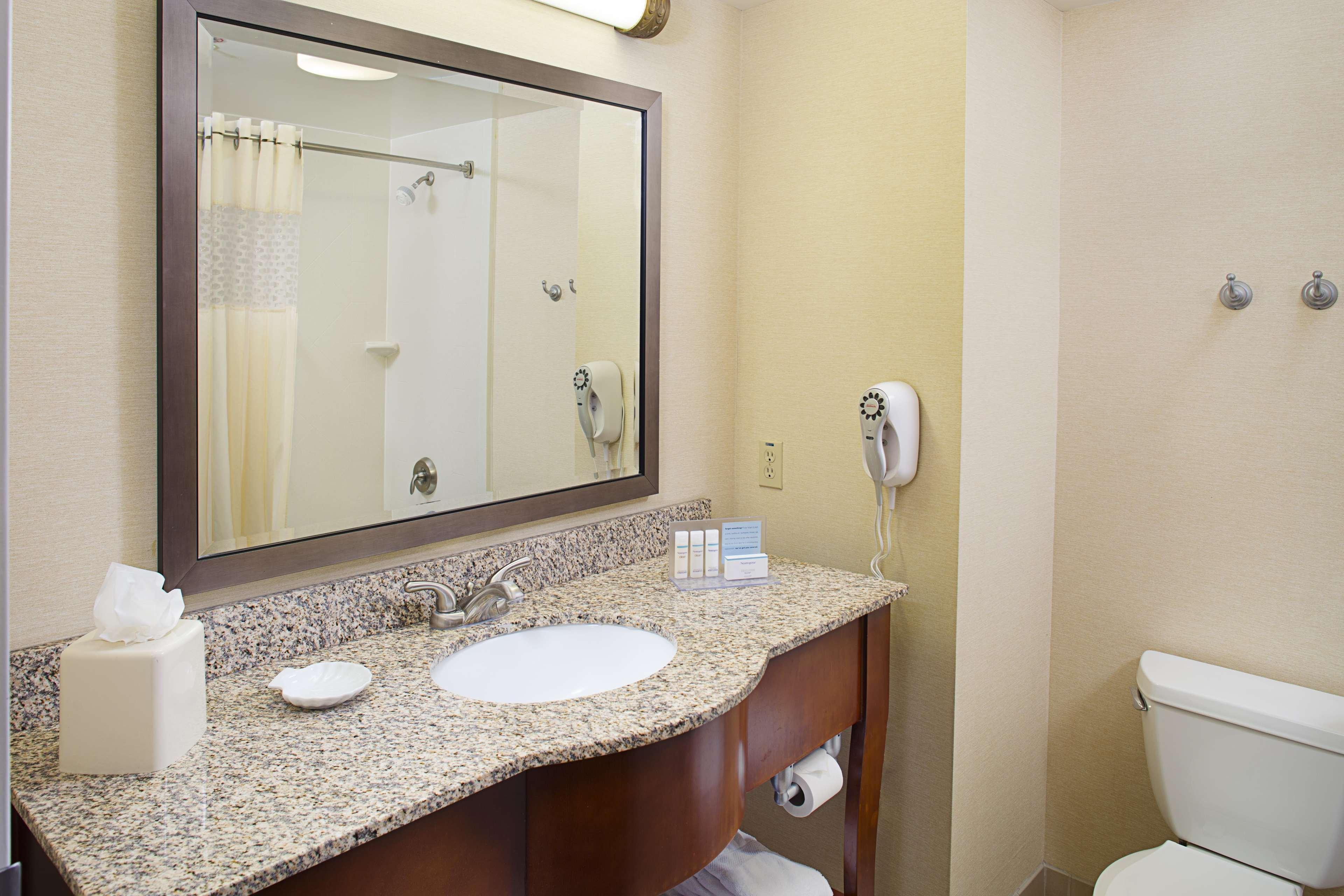 Hampton Inn & Suites Lancaster Bagian luar foto