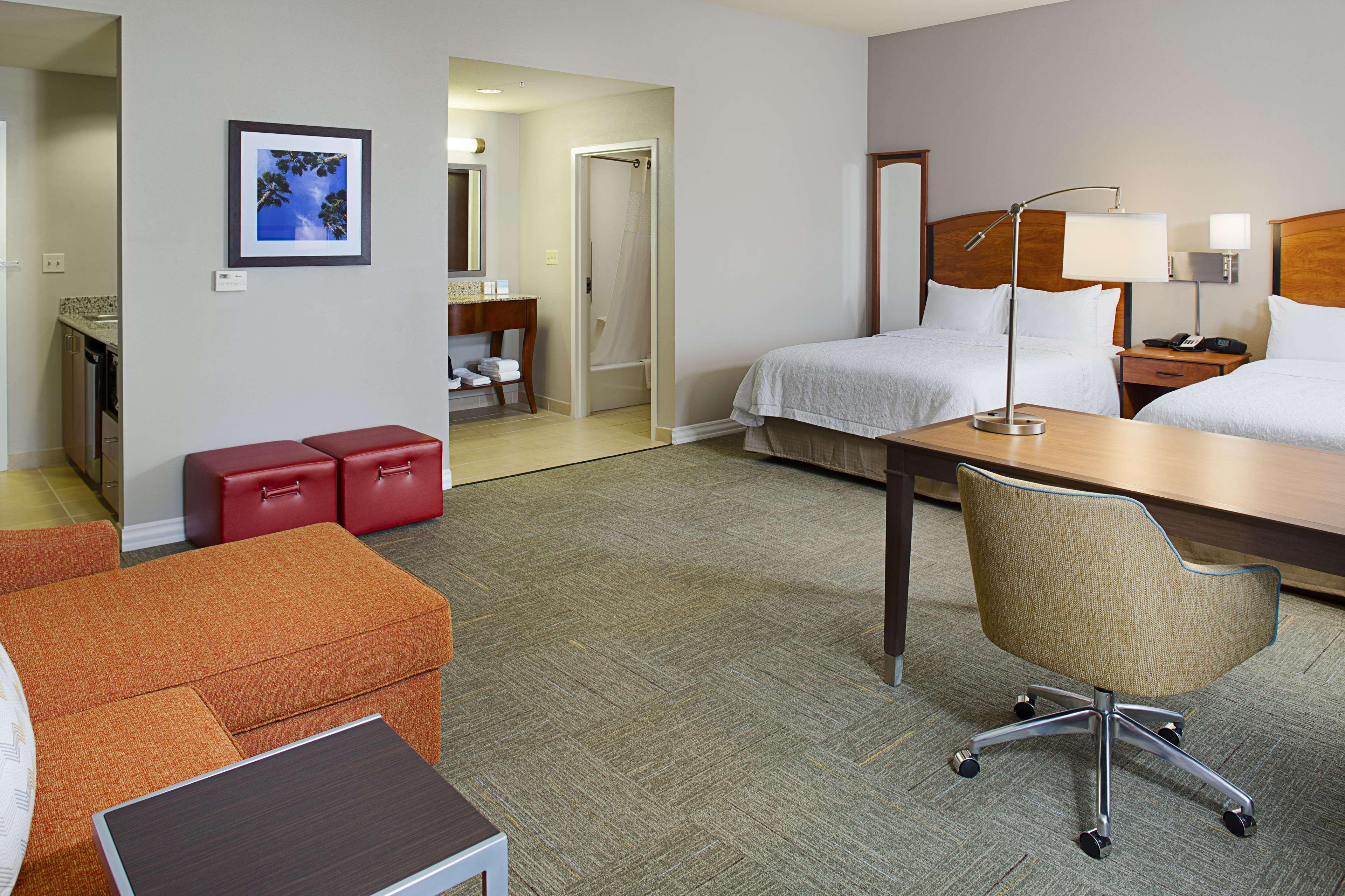 Hampton Inn & Suites Lancaster Bagian luar foto