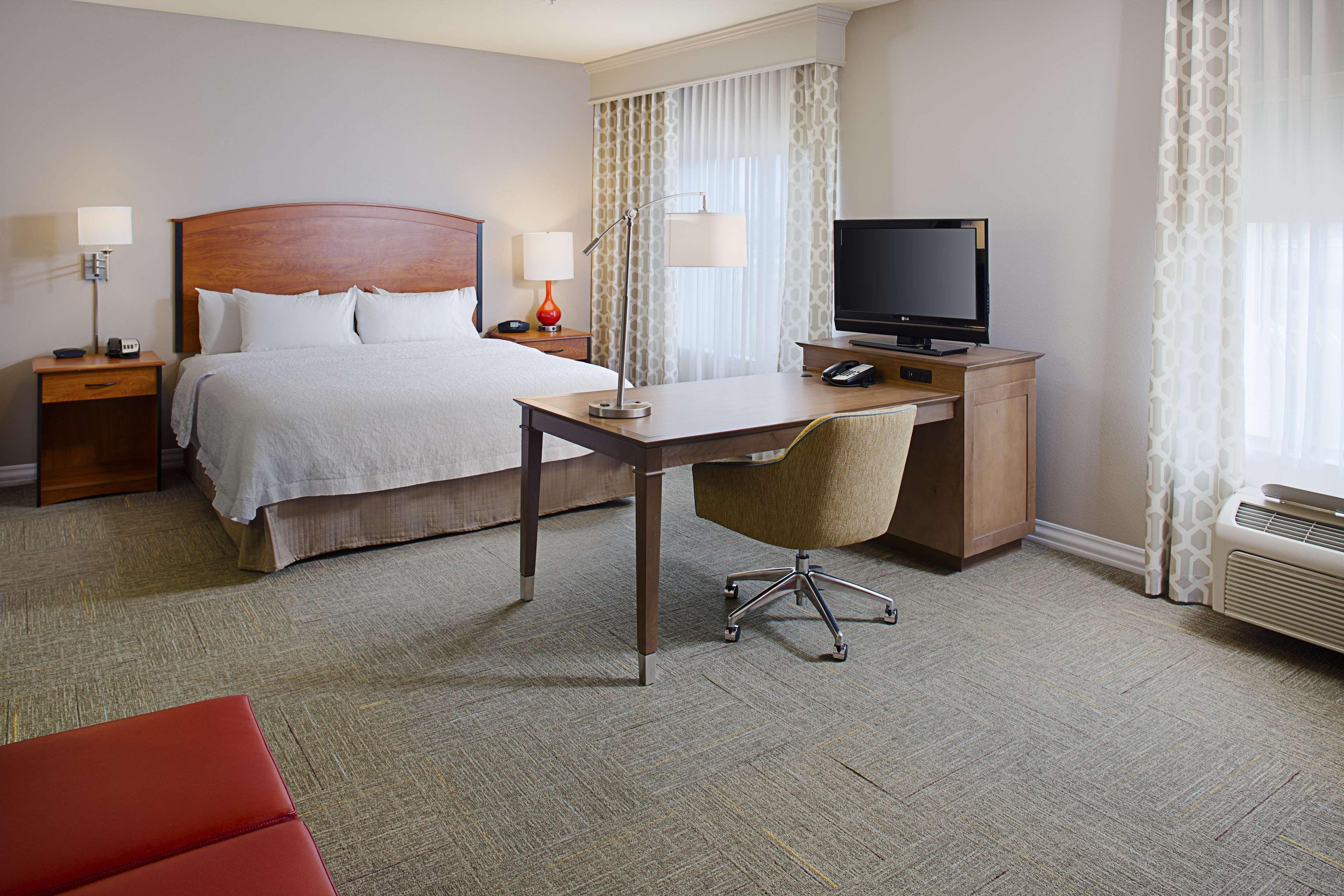 Hampton Inn & Suites Lancaster Bagian luar foto