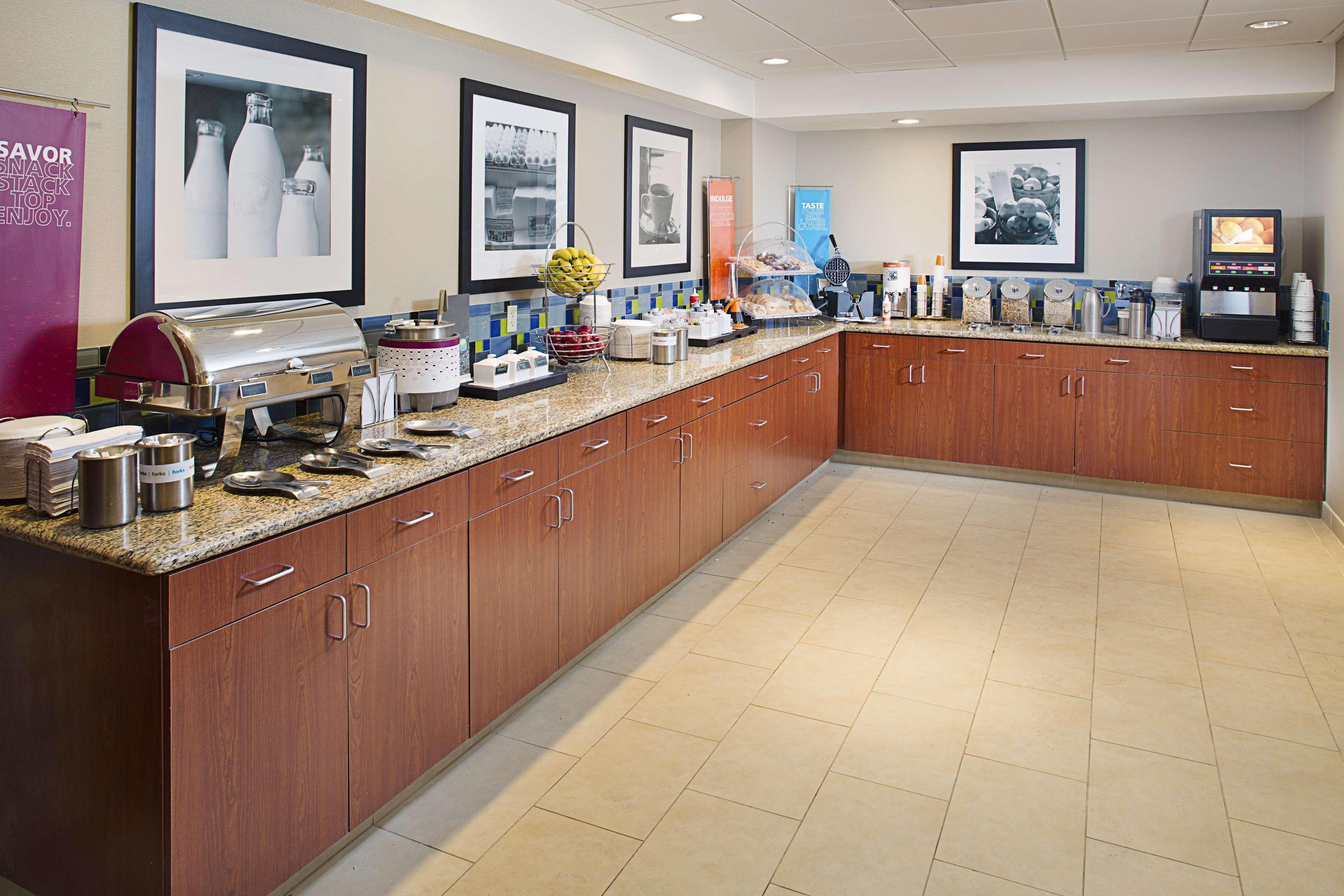 Hampton Inn & Suites Lancaster Bagian luar foto