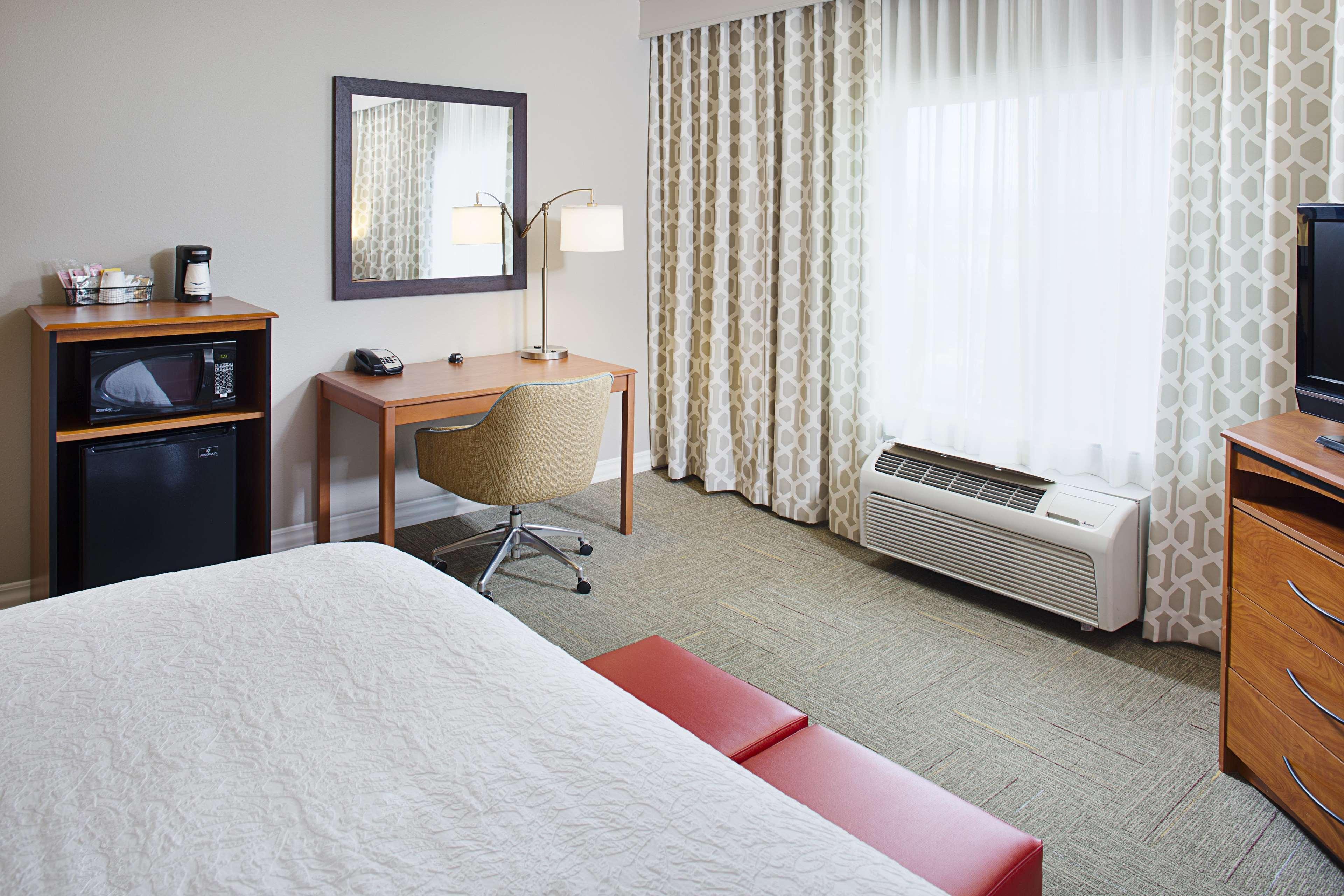 Hampton Inn & Suites Lancaster Bagian luar foto