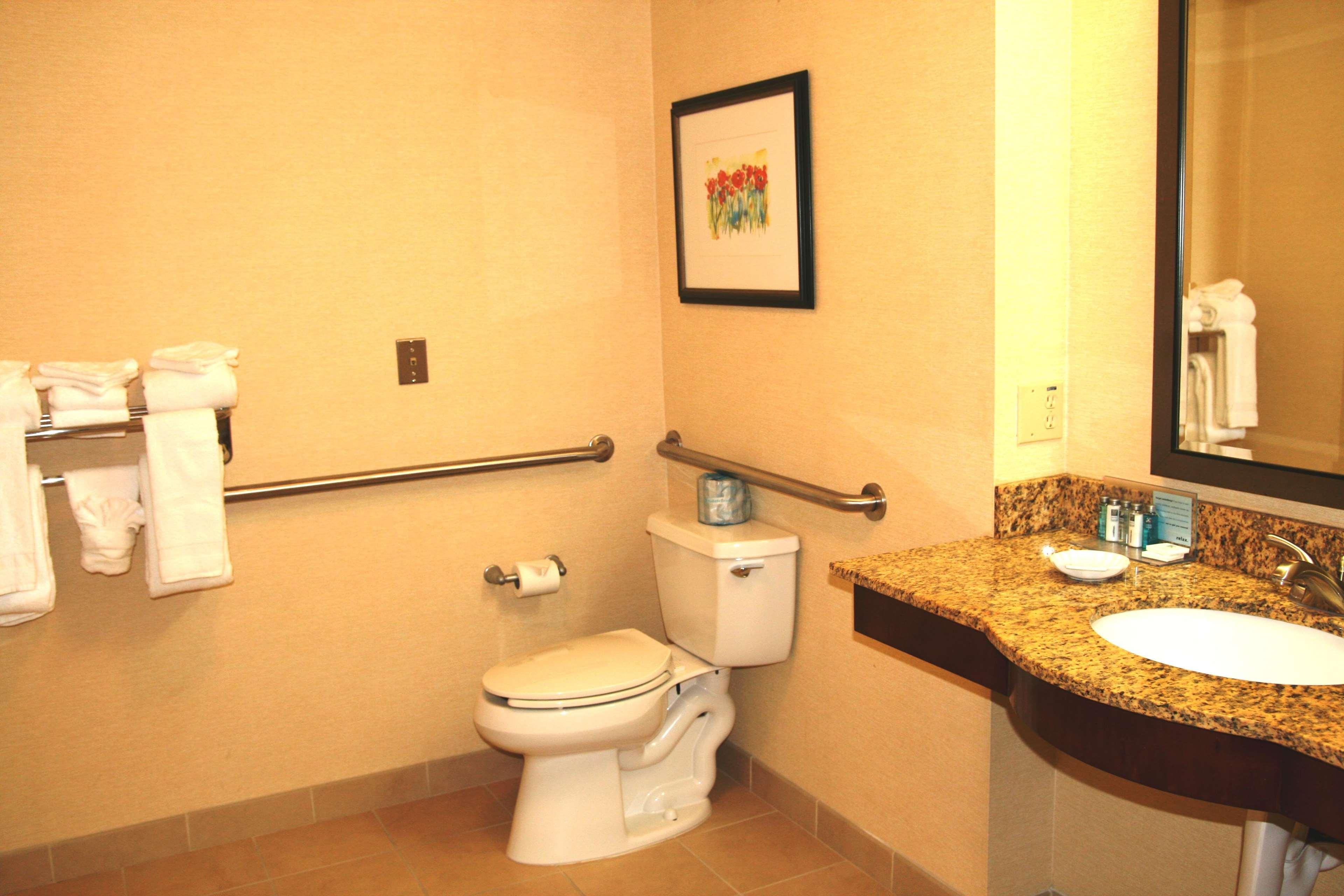 Hampton Inn & Suites Lancaster Bagian luar foto