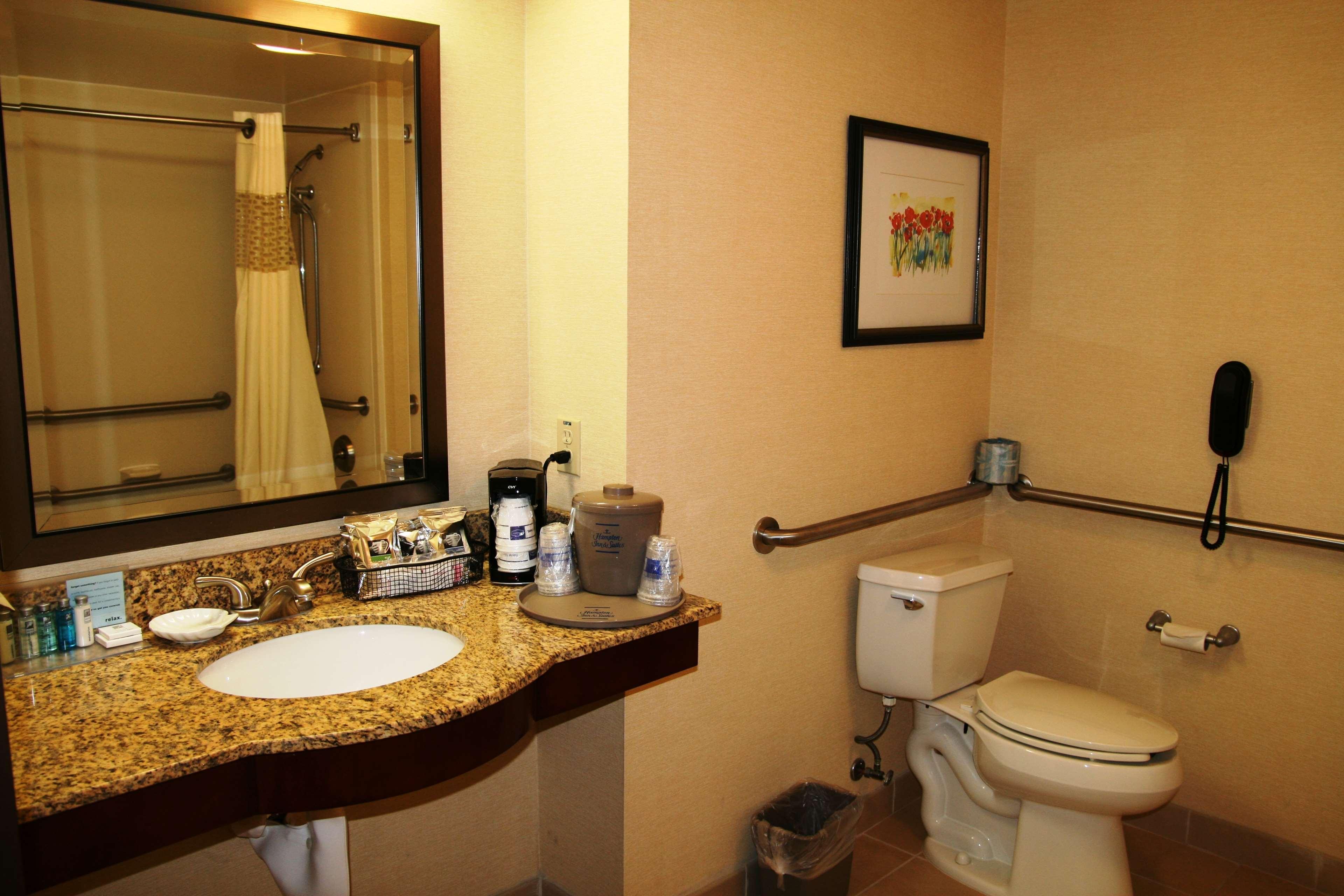 Hampton Inn & Suites Lancaster Bagian luar foto