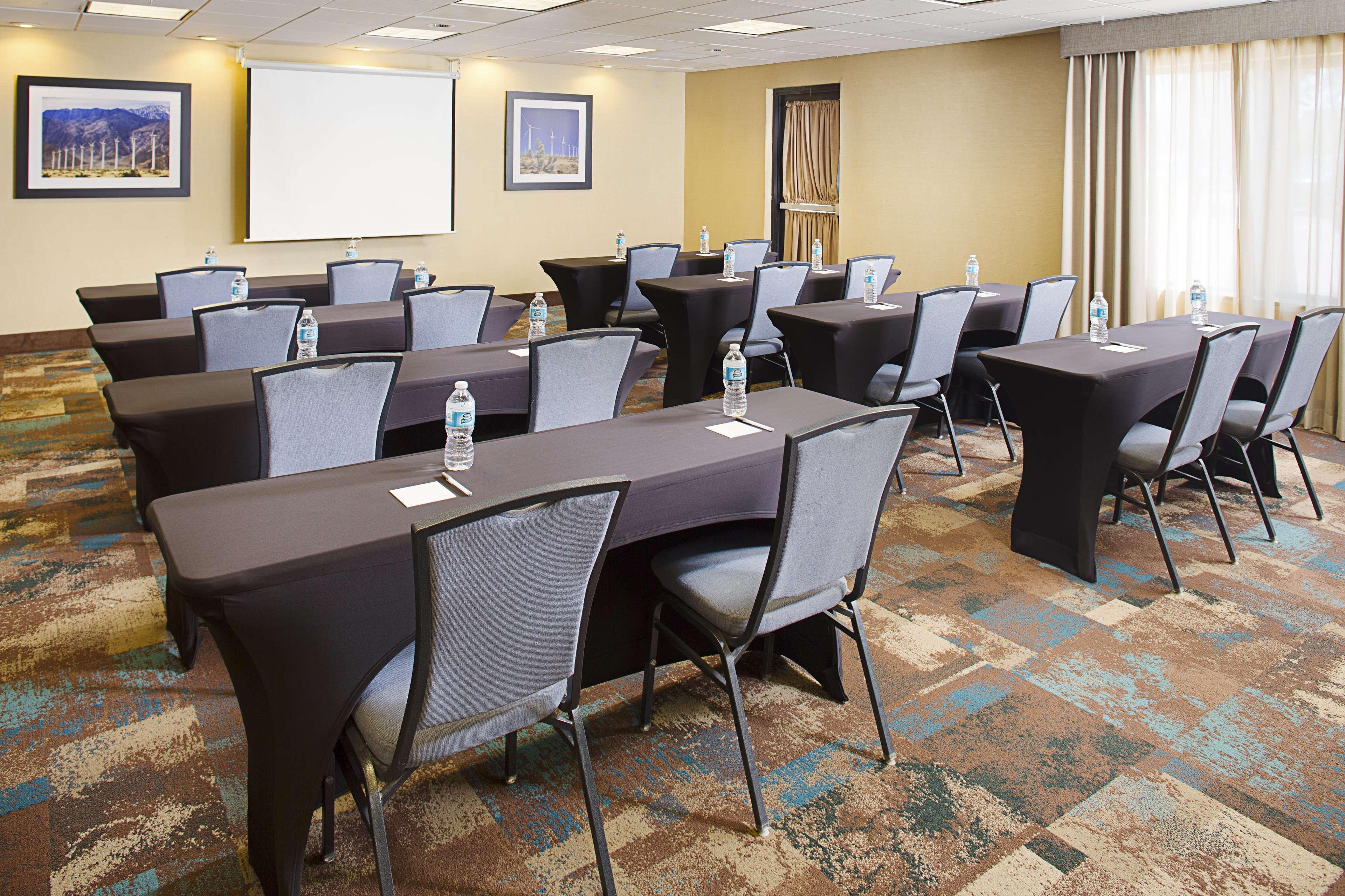 Hampton Inn & Suites Lancaster Bagian luar foto