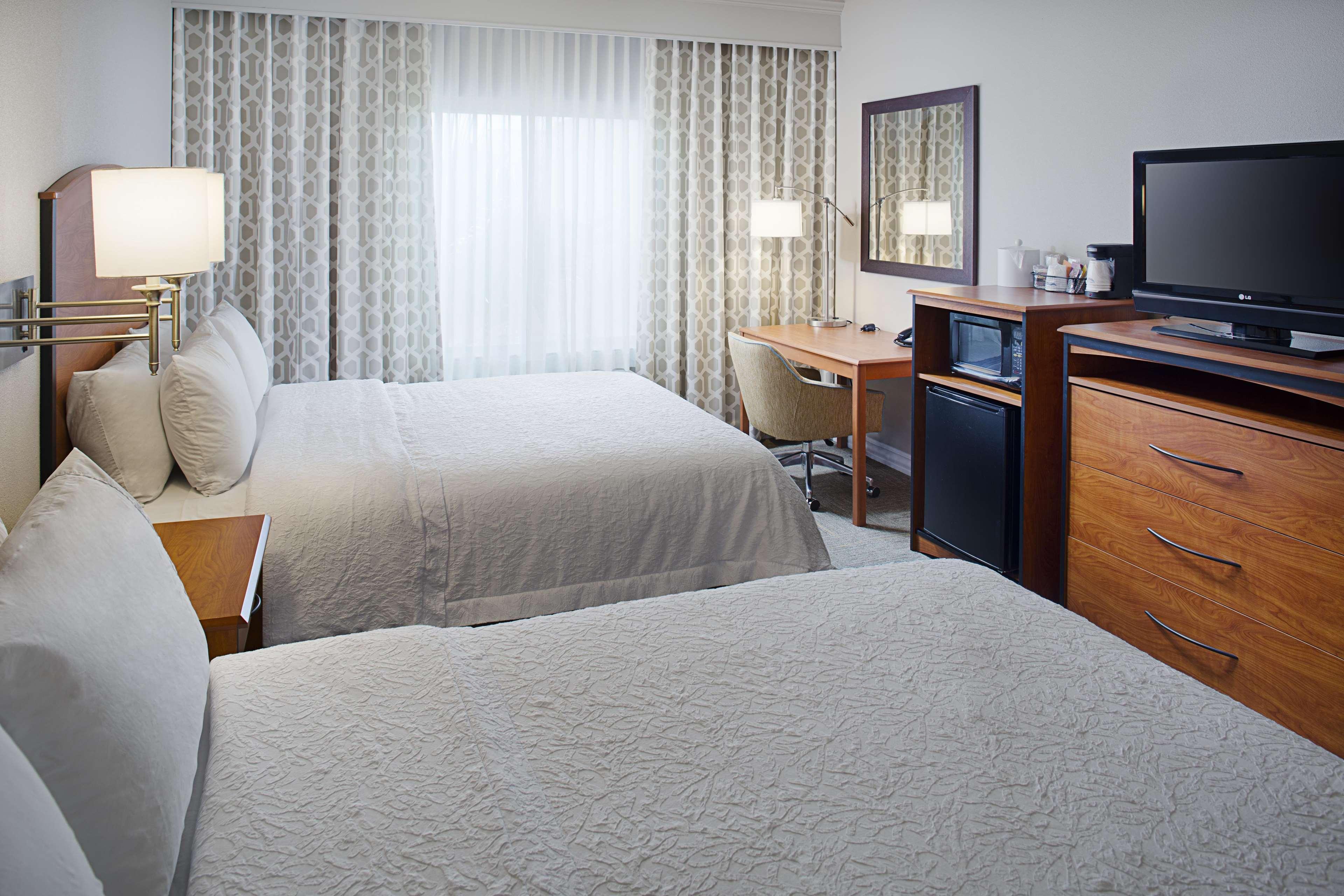 Hampton Inn & Suites Lancaster Bagian luar foto