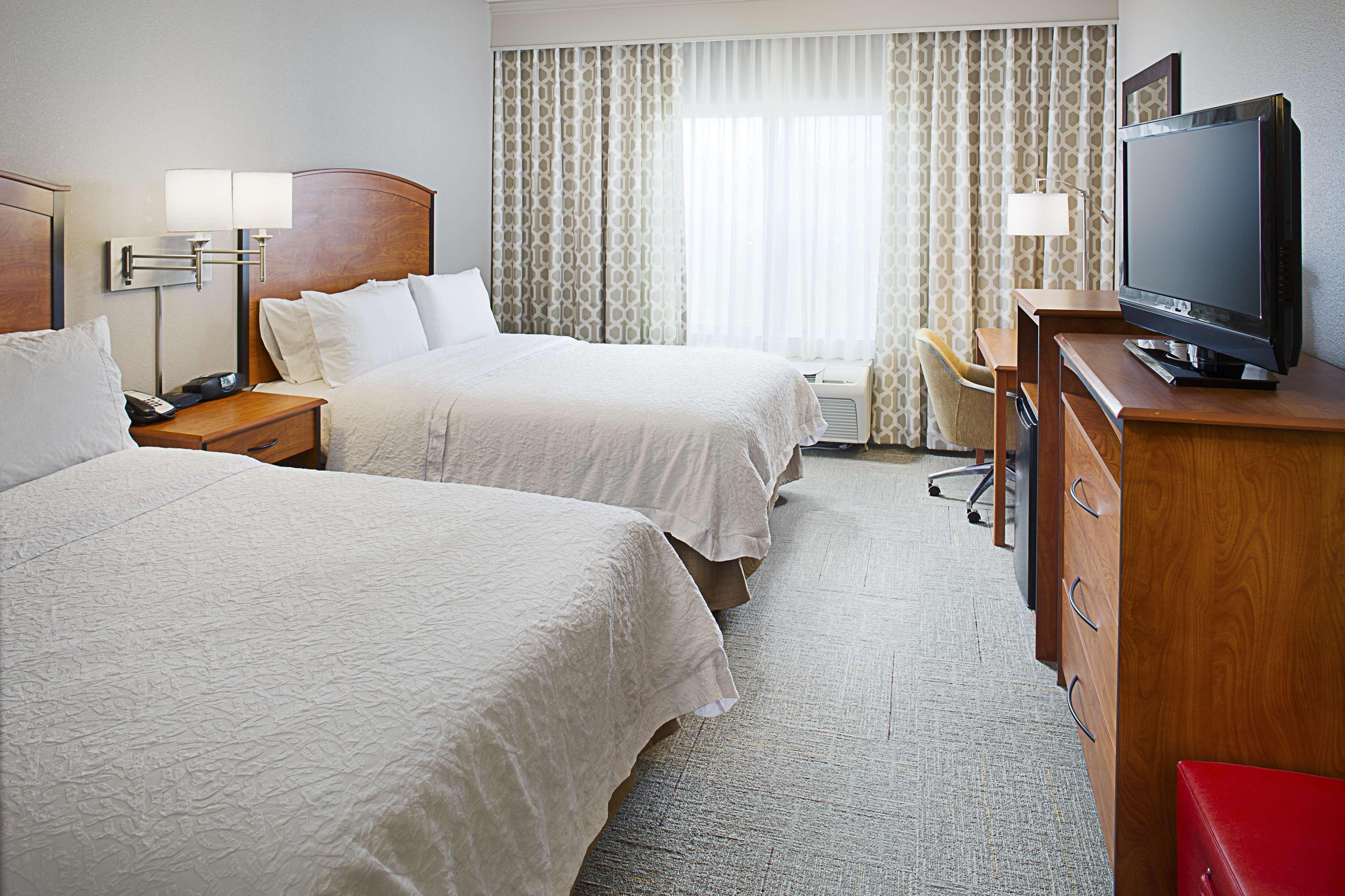 Hampton Inn & Suites Lancaster Bagian luar foto
