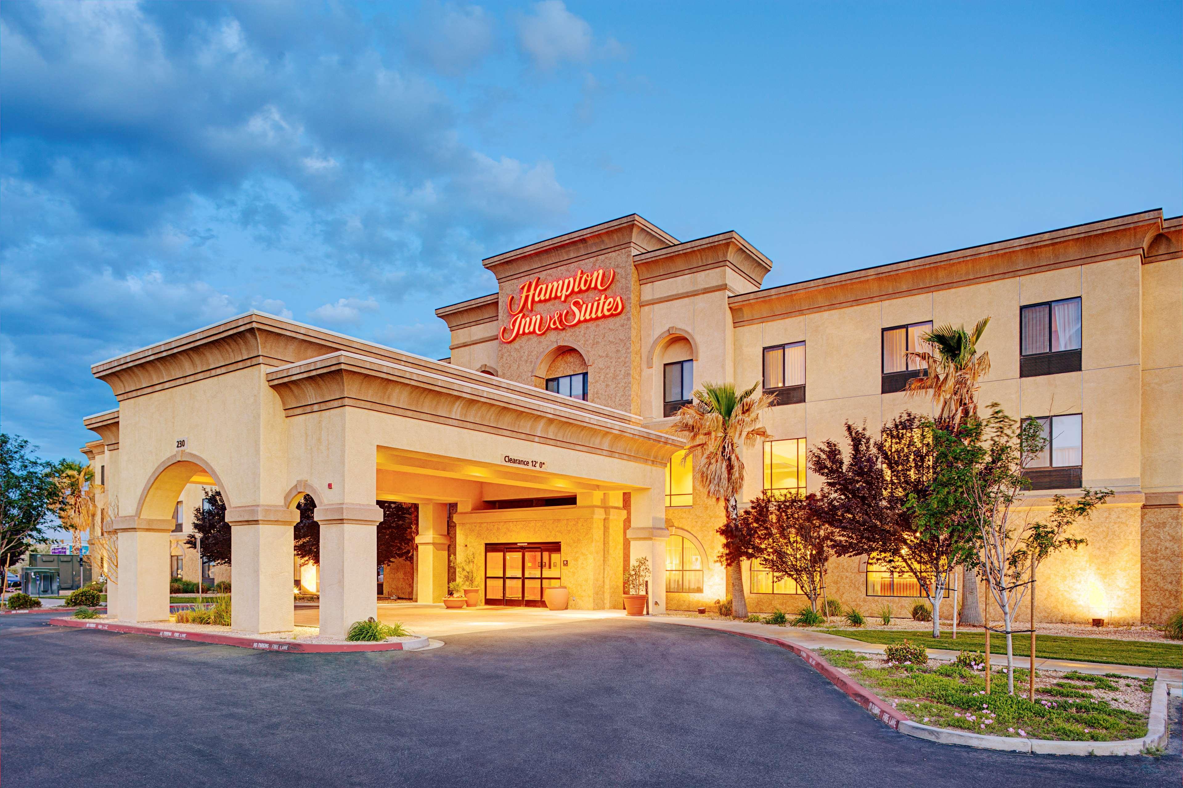 Hampton Inn & Suites Lancaster Bagian luar foto