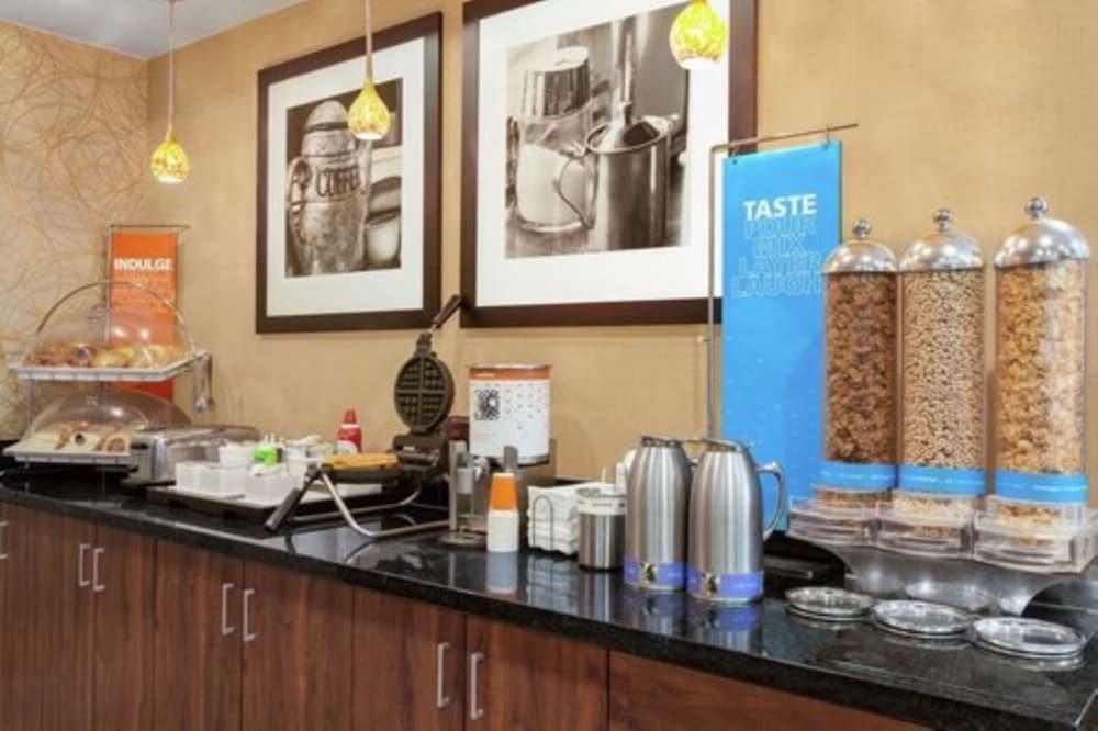 Hampton Inn & Suites Lancaster Bagian luar foto
