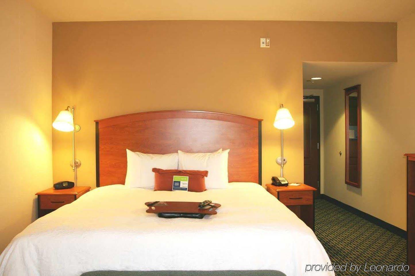 Hampton Inn & Suites Lancaster Bagian luar foto