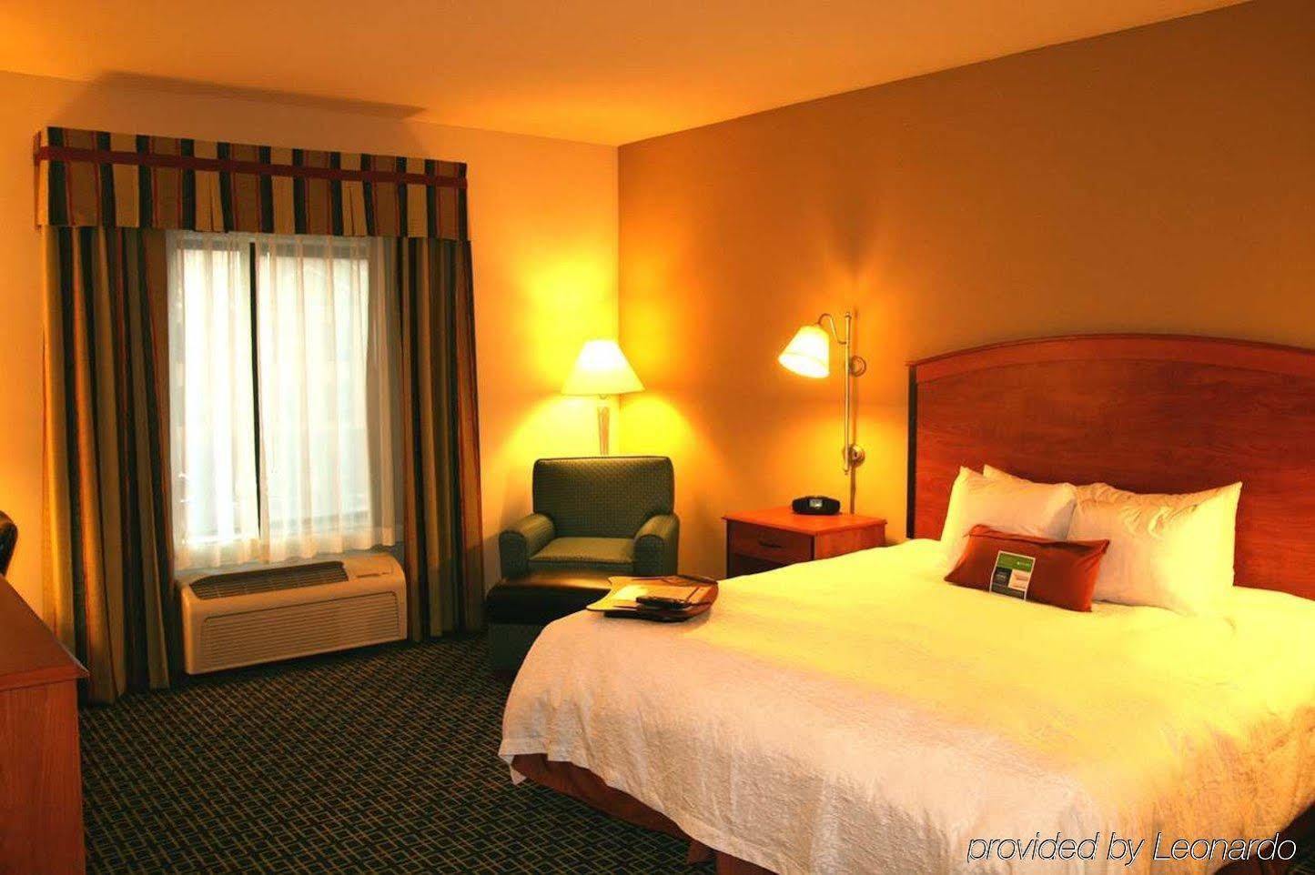 Hampton Inn & Suites Lancaster Bagian luar foto